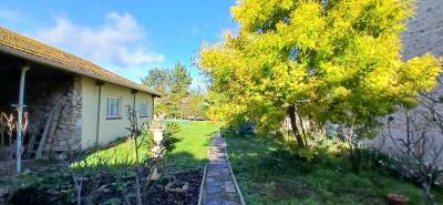 Impressive Maison-de-Maitre with Guest Gite and Pool