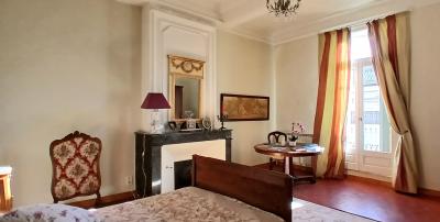 Impressive Maison-de-Maitre with Guest Gite and Pool