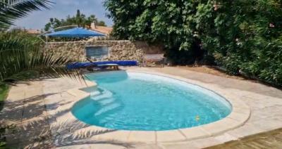 Impressive Maison-de-Maitre with Guest Gite and Pool