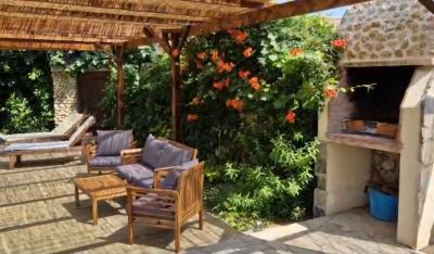 Impressive Maison-de-Maitre with Guest Gite and Pool