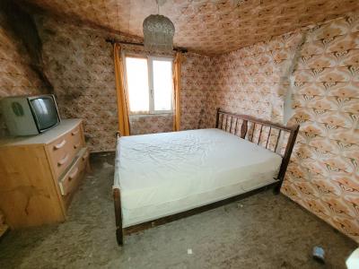 Village House With Garage in Tourist Sector