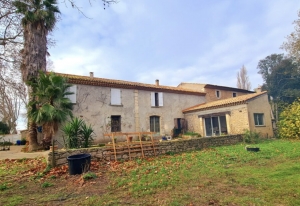 Former Wine Domain In The Heart Of The Vineyards