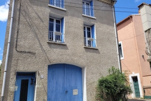 Former Vine-Growers House With Garage, Terraces And Courtyard