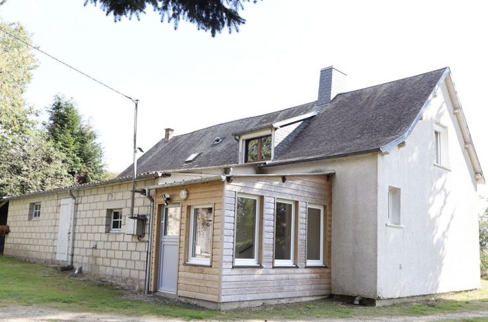 Detached Country House with Landscaped Garden