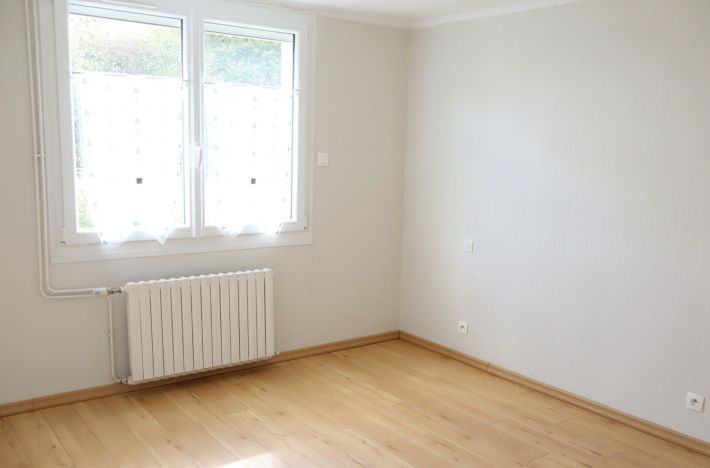 Detached Country House with Landscaped Garden