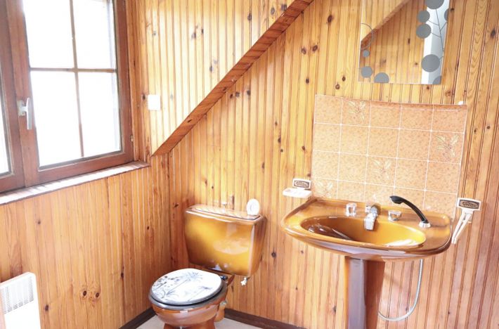 Detached Country House with Landscaped Garden