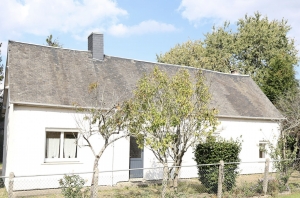 Detached Country House with Landscaped Garden