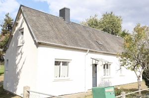 Detached Country House with Landscaped Garden