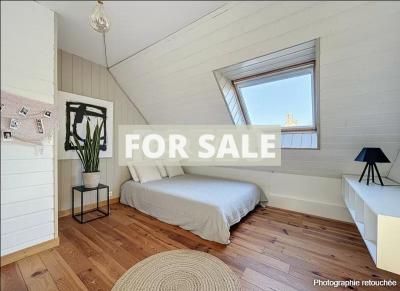 Detached Country House with Landscaped Garden