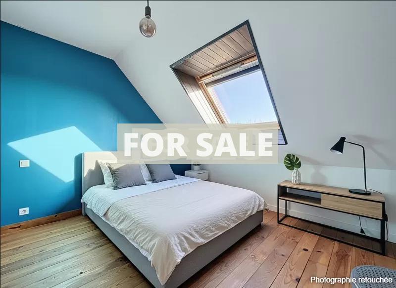 Detached Country House with Landscaped Garden