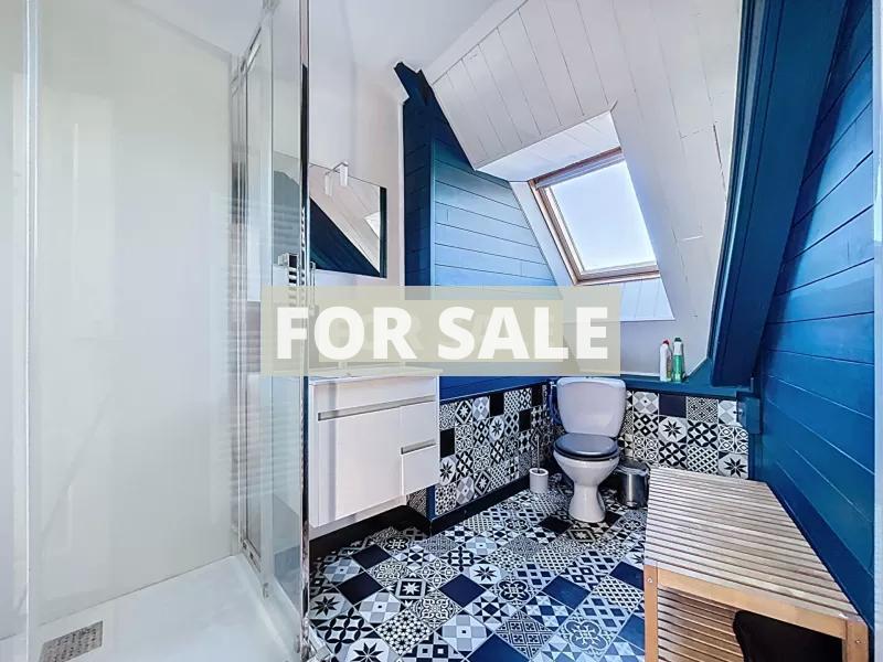 Detached Country House with Landscaped Garden