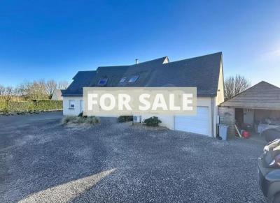 Detached Country House with Landscaped Garden