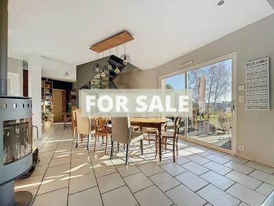 Detached Country House with Landscaped Garden