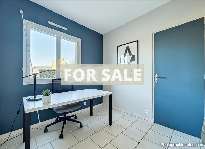 Detached Country House with Landscaped Garden