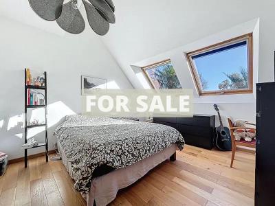 Detached Country House with Landscaped Garden