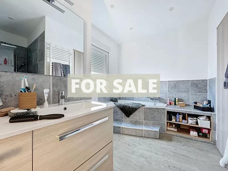 Detached Country House with Landscaped Garden