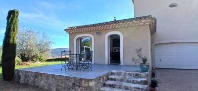 Superb High-end Single Storey Villa And Independent Guest Cottage