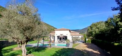 Superb High-end Single Storey Villa And Independent Guest Cottage