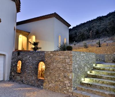 Superb High-end Single Storey Villa And Independent Guest Cottage