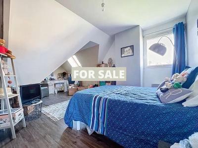 Detached Country House with Landscaped Garden