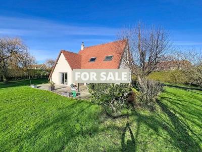 Detached Country House with Landscaped Garden