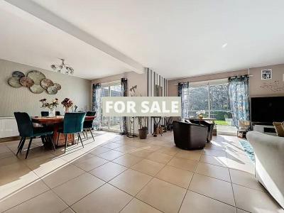 Detached Country House with Landscaped Garden