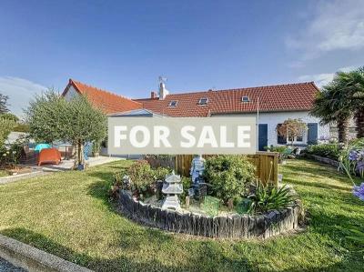 Detached House with Garden by the Coast