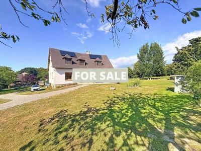Detached House with Garden by the Coast
