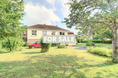 Detached House with Garden by the Coast