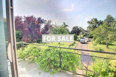 Detached House with Garden by the Coast