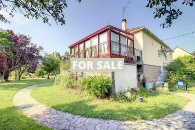 Detached House with Garden by the Coast
