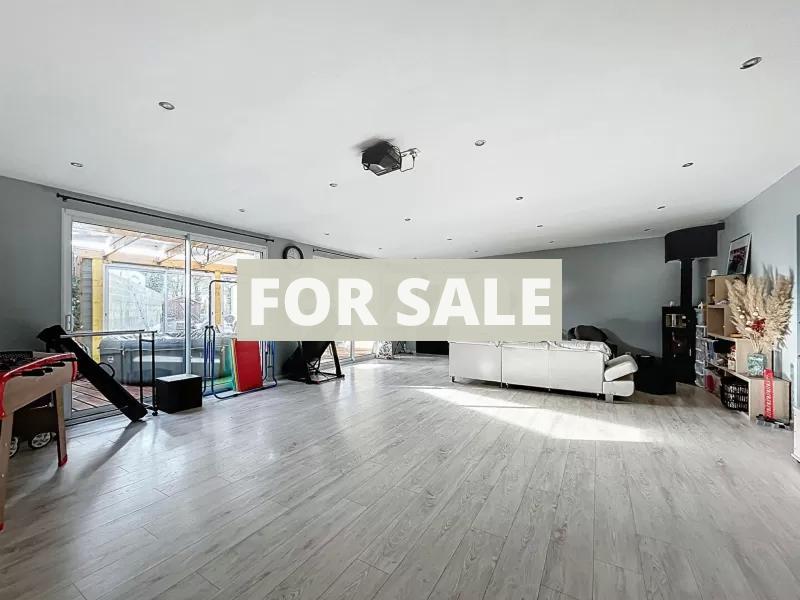 Single Storey Villa With Garden