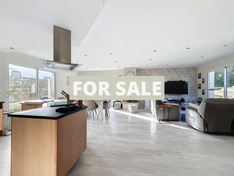 Single Storey Villa With Garden