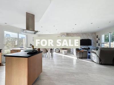 Single Storey Villa With Garden