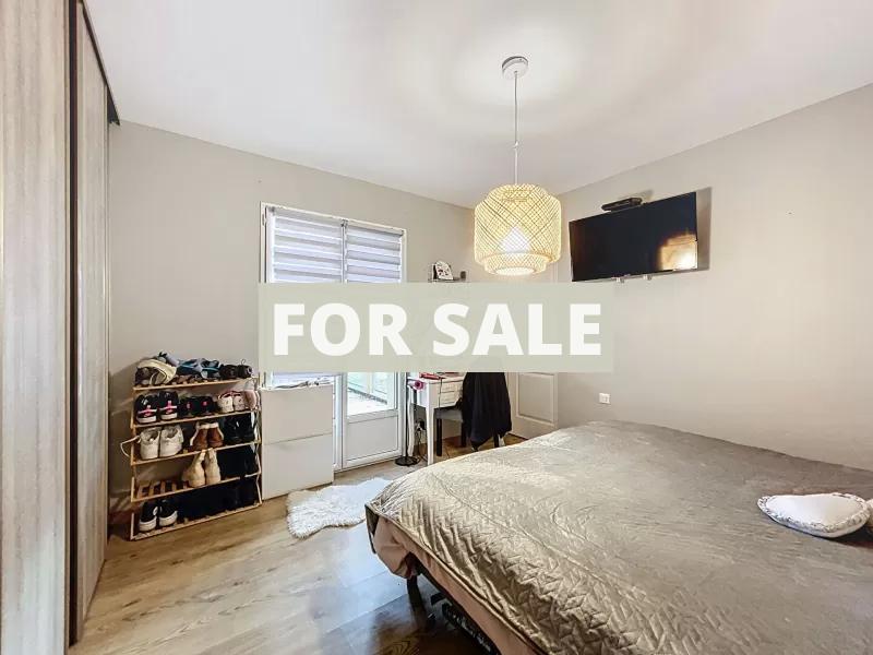 Single Storey Villa With Garden