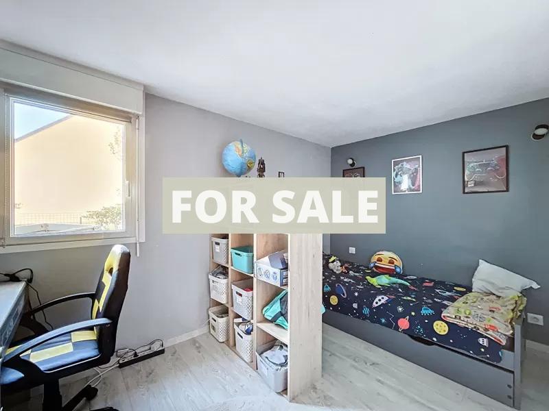 Single Storey Villa With Garden