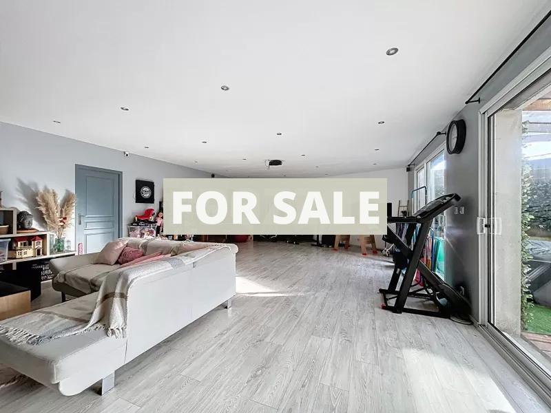 Single Storey Villa With Garden