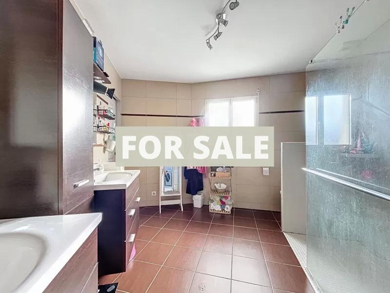 Single Storey Villa With Garden
