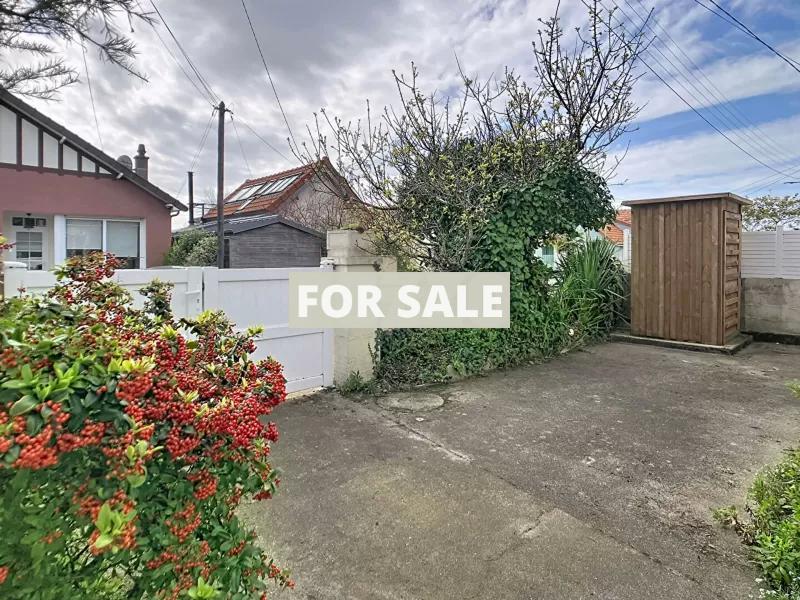 Pretty Detached House in Coastal Location