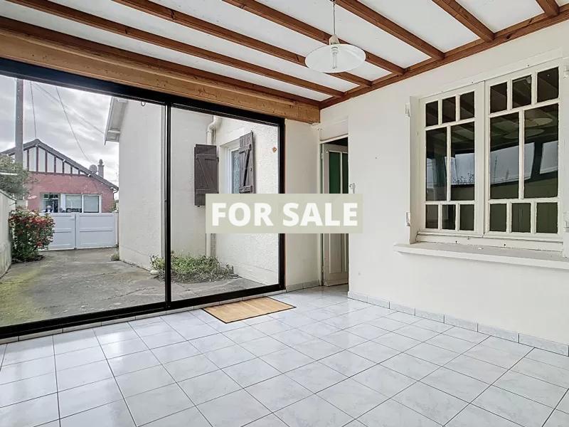 Pretty Detached House in Coastal Location