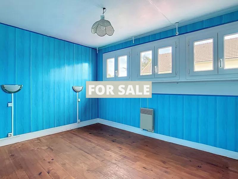 Pretty Detached House in Coastal Location