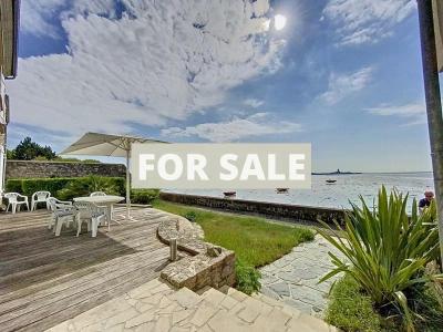 Superb Seafront House with Open Views