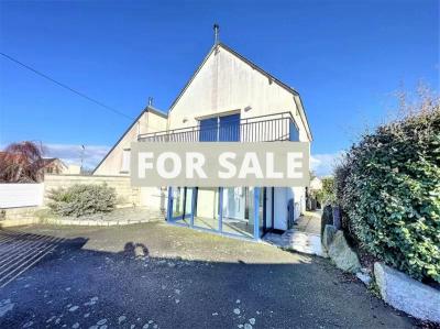 Detached House with Garden by the Coast