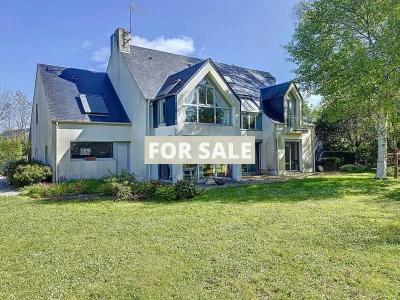 Detached House with Garden by the Coast