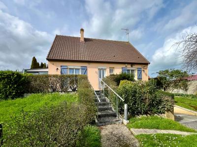 Detached House with Garden by the Coast
