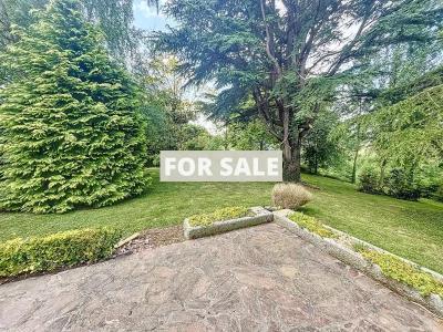 Detached House with Landscaped Garden