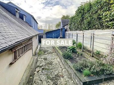 Traditional House with Garden