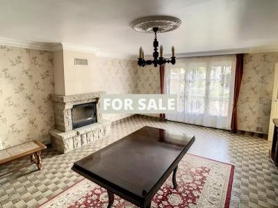 Traditional House with Garden