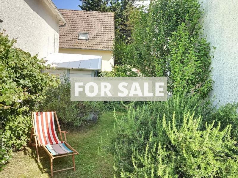 Detached House in Coastal Resort Town