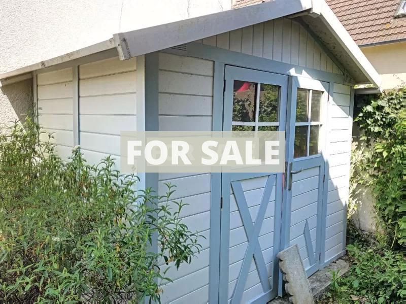 Detached House in Coastal Resort Town